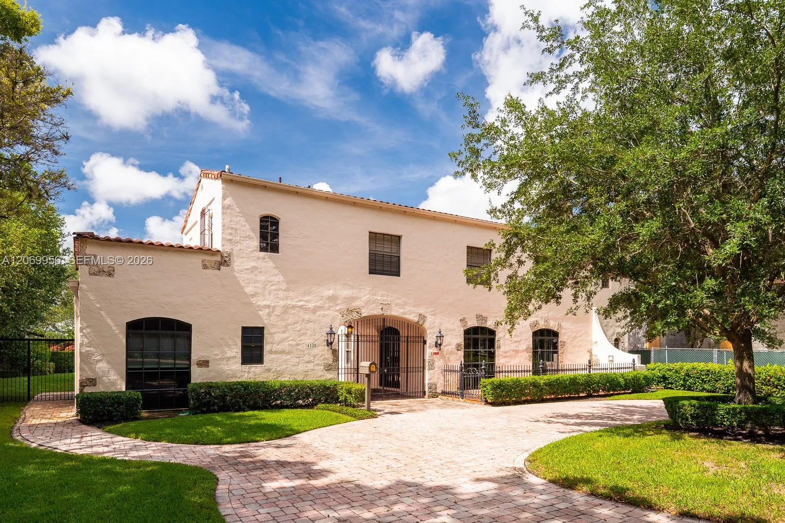 Foto de propiedad en 4128 Pinta Court, Coral Gables, FL 33146 Coral Gables con MLS# 