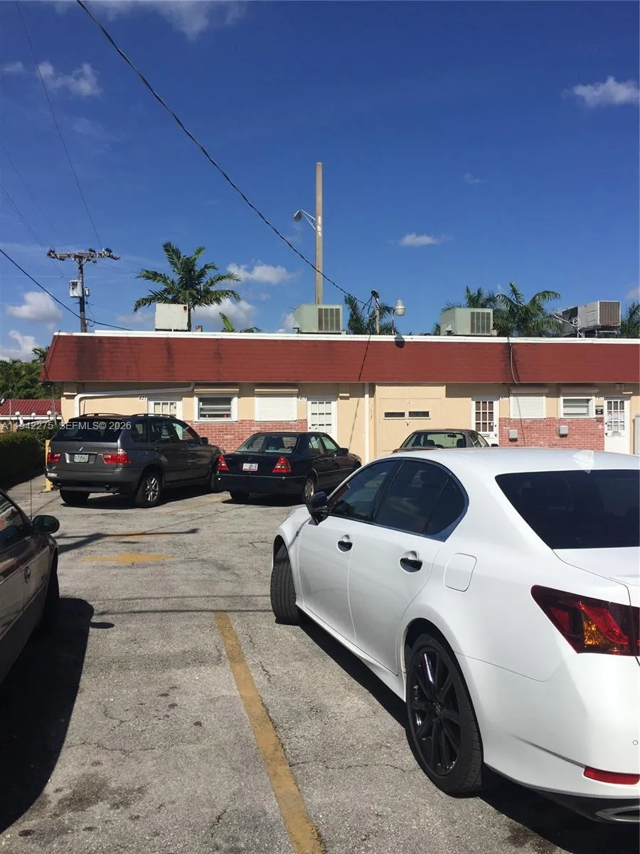 Foto de propiedad en 413 S Federal Highway, Dania Beach, FL 33004 Dania Beach con MLS# 