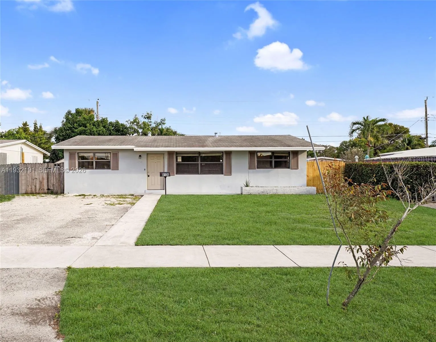 Foto de propiedad en 4136 NW 13th Avenue, Oakland Park, FL 33309 Oakland Park con MLS# 