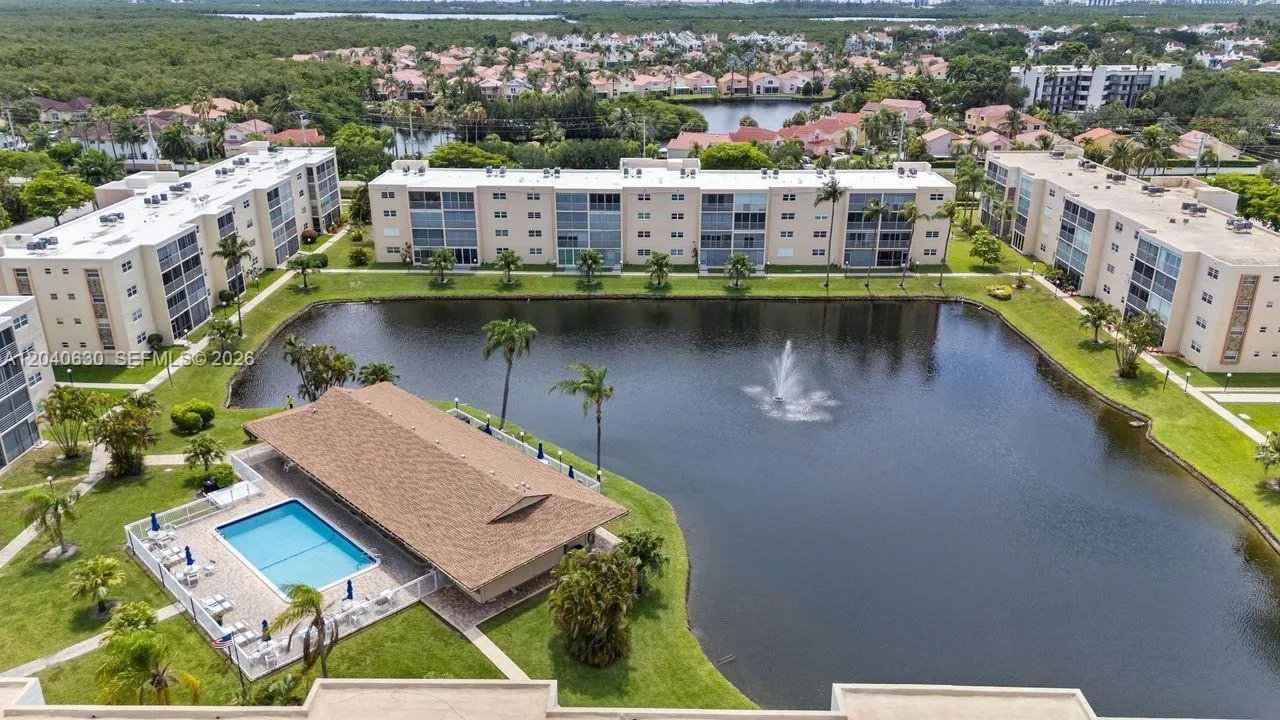 Foto de propiedad en 414 SE 10th Street 108, Dania Beach, FL 33004 Dania Beach con MLS# 