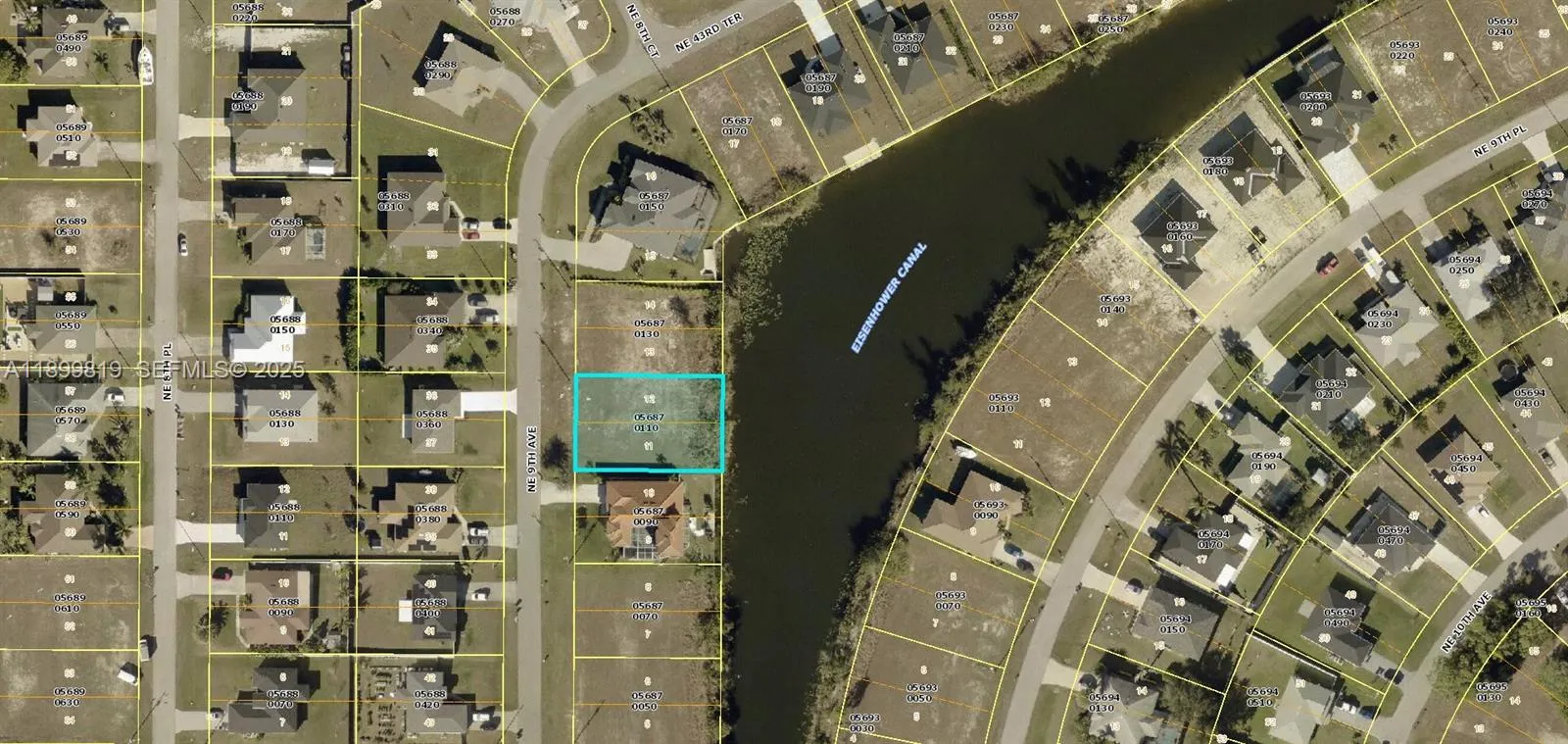 Foto de propiedad en 4143 NE 9th Avenue, Cape Coral, FL 33909 Cape Coral con MLS# 