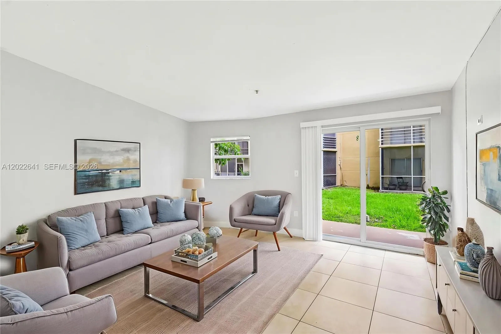 Foto de propiedad en 4147 Stirling Road 105, Dania Beach, FL 33314 Dania Beach con MLS# 