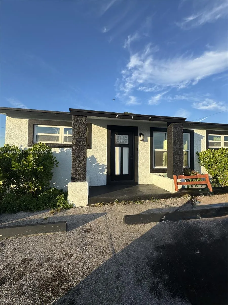 Foto de propiedad en 415 SE 4th Street, South Bay, FL 33493 South Bay con MLS# 
