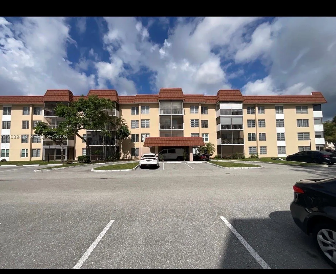 Vendido 4152 Inverrary Drive 409, Lauderhill, FL 33319, Lauderhill, FL 33319