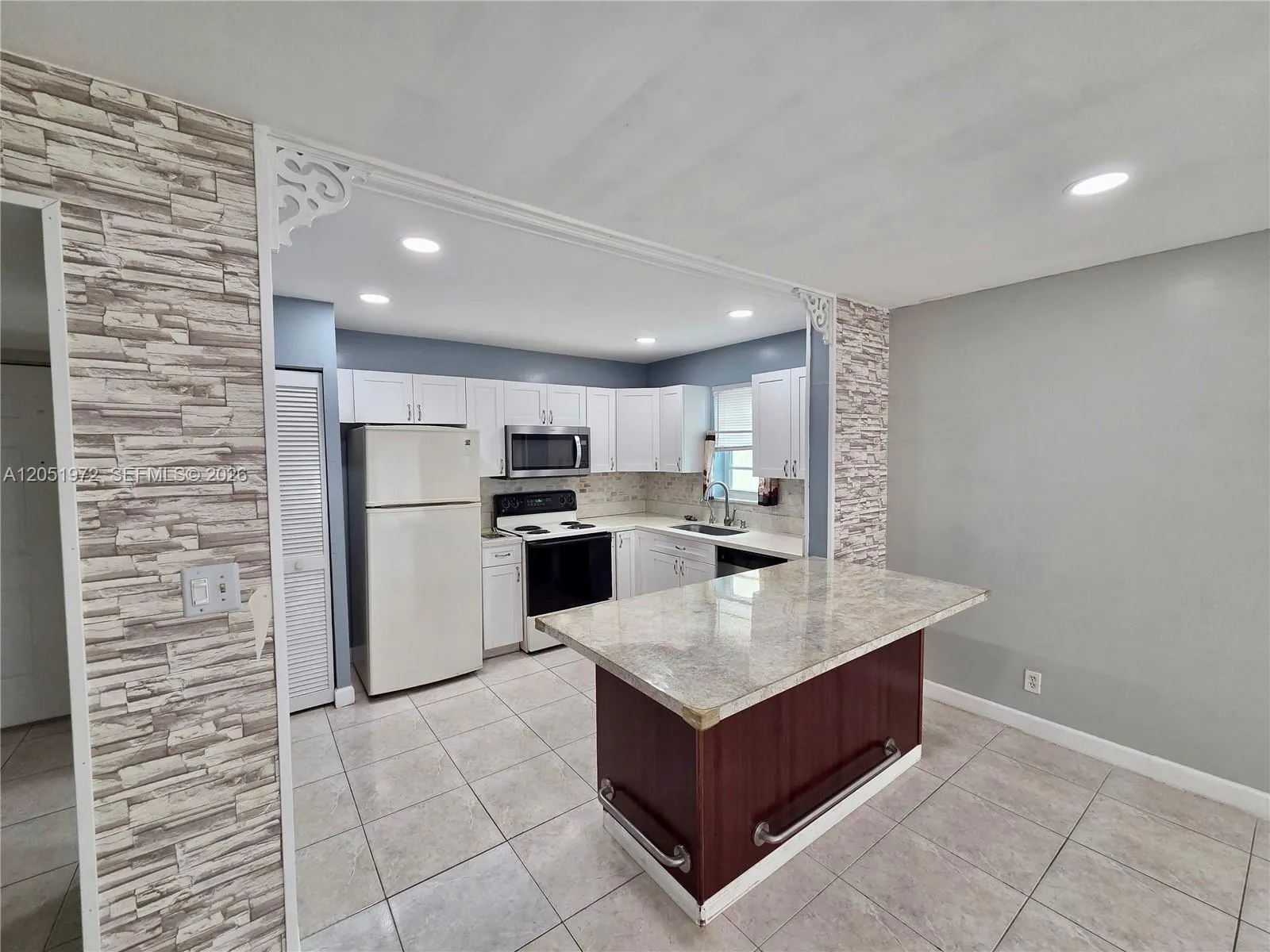 Foto de propiedad en 4159 NW 90th Avenue 201, Coral Springs, FL 33065 Coral Springs con MLS# 