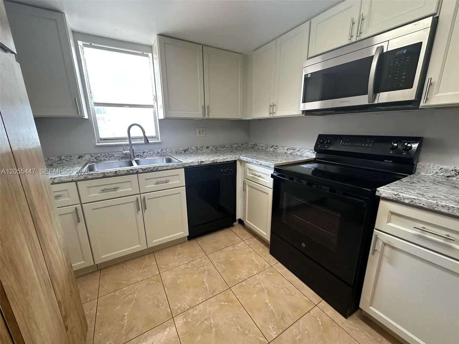 Foto de propiedad en 4159 SW 66th Lane 120, Davie, FL 33314 Davie con MLS# 