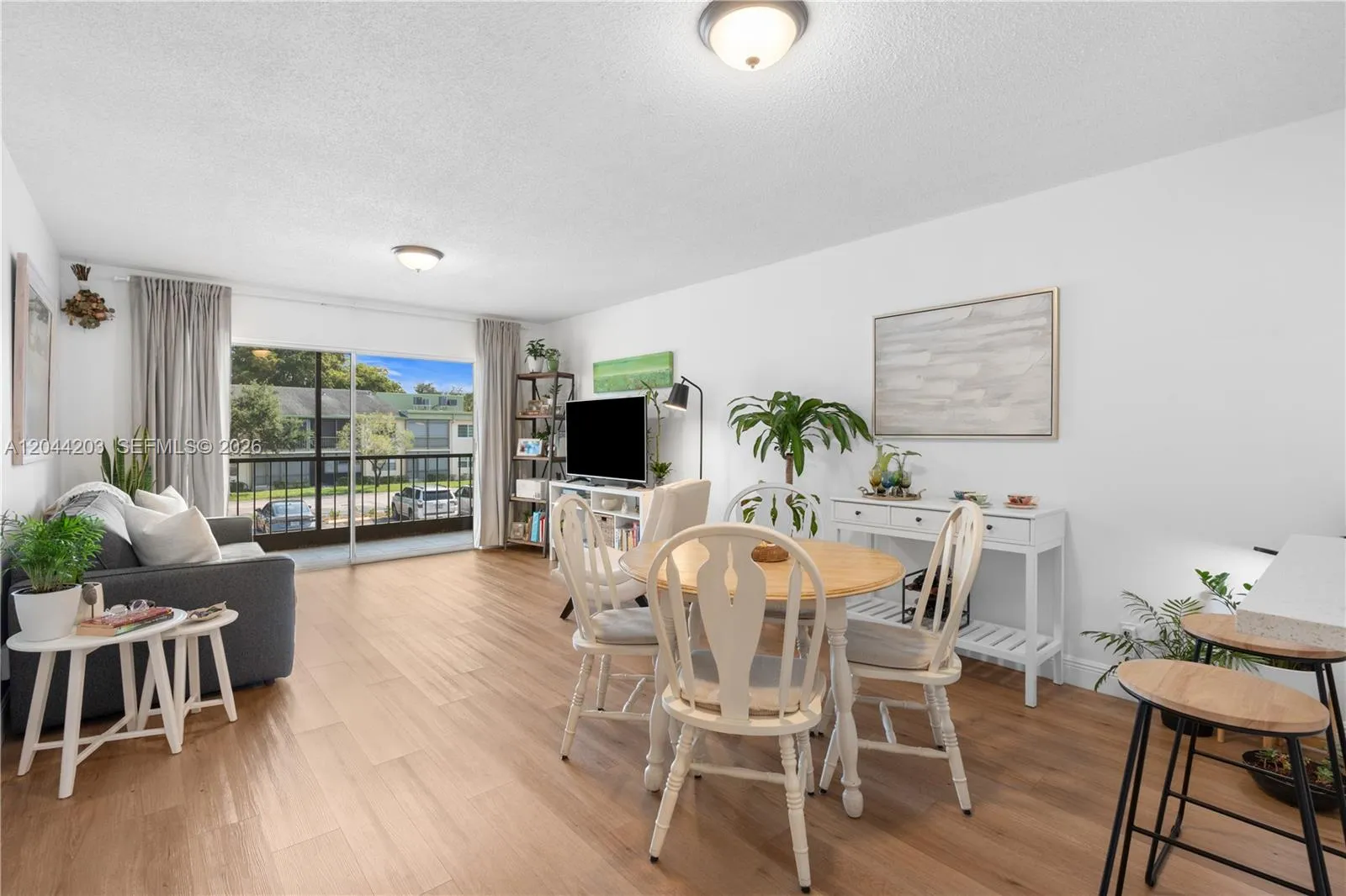 Foto de propiedad en 4161 NW 90th Avenue 206, Coral Springs, FL 33065 Coral Springs con MLS# 