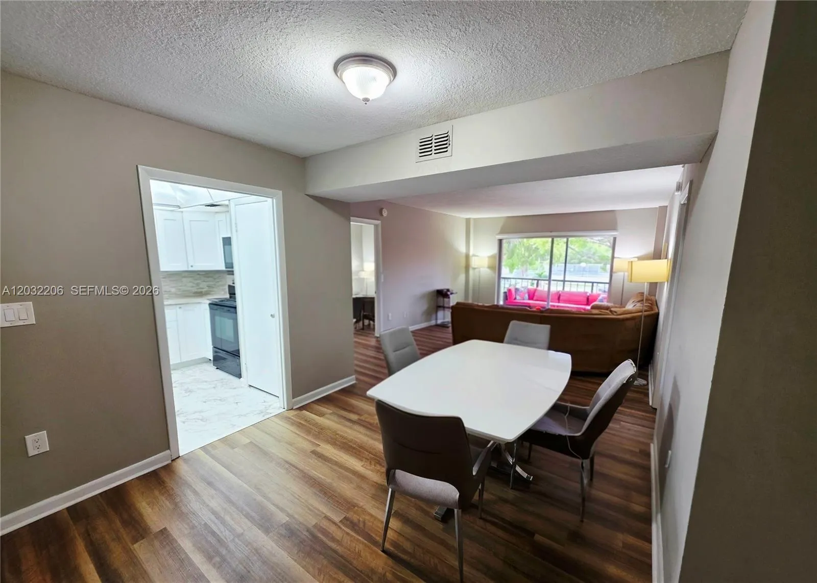 Alquilada 4164 Inverrary Drive 204, Lauderhill, FL 33319, Lauderhill, FL 33319