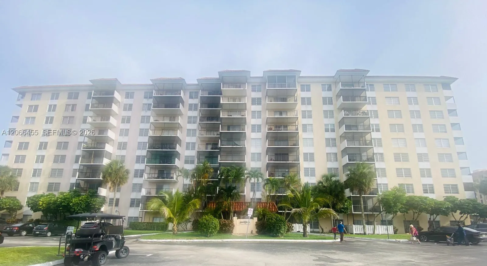Foto de propiedad en 4164 Inverrary Drive 415, Lauderhill, FL 33319 Lauderhill con MLS# 