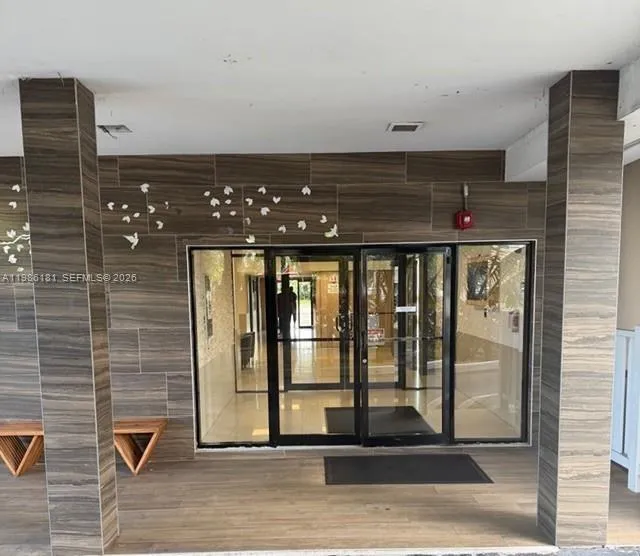 Foto de propiedad en 4164 Inverrary Drive 913, Lauderhill, FL 33319 Lauderhill con MLS# 