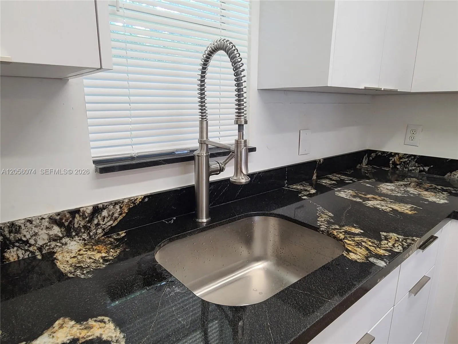Foto de propiedad en 4165 SW 67th Avenue 112B, Davie, FL 33314 Davie con MLS# 