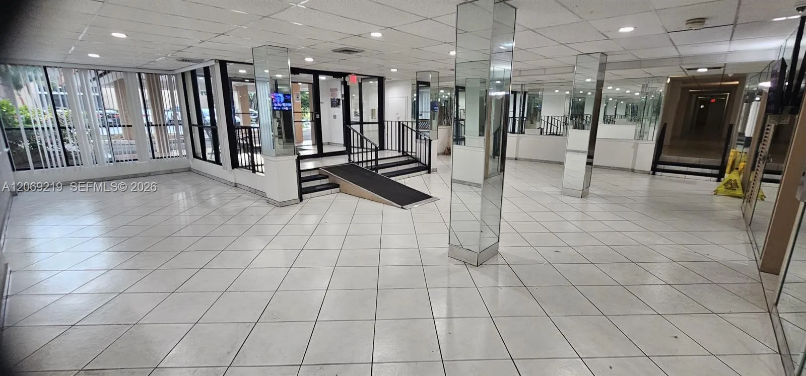 Foto de propiedad en 4168 Inverrary Drive 112, Lauderhill, FL 33319 Lauderhill con MLS# 