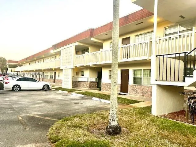Foto de propiedad en 4169 SW 67th Avenue 116A, Davie, FL 33314 Davie con MLS# 