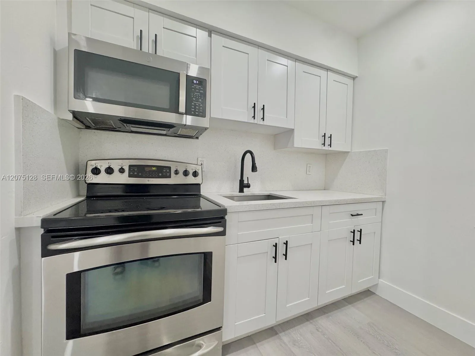 Foto de propiedad en 417 NW 2nd Avenue 000, Hallandale Beach, FL 33009 Hallandale Beach con MLS# 
