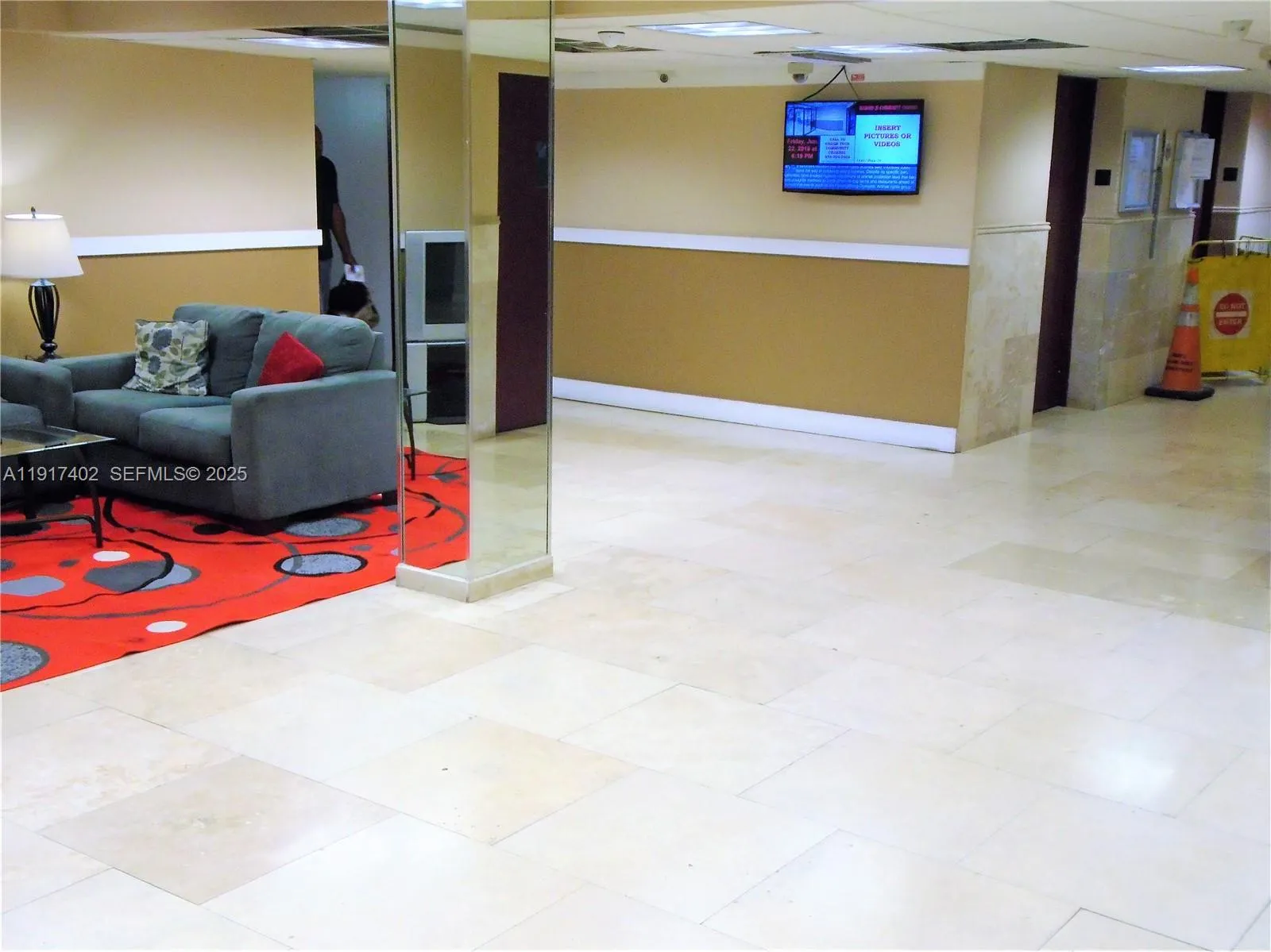Foto de propiedad en 4174 Inverrary Drive 1004, Lauderhill, FL 33319 Lauderhill con MLS# 