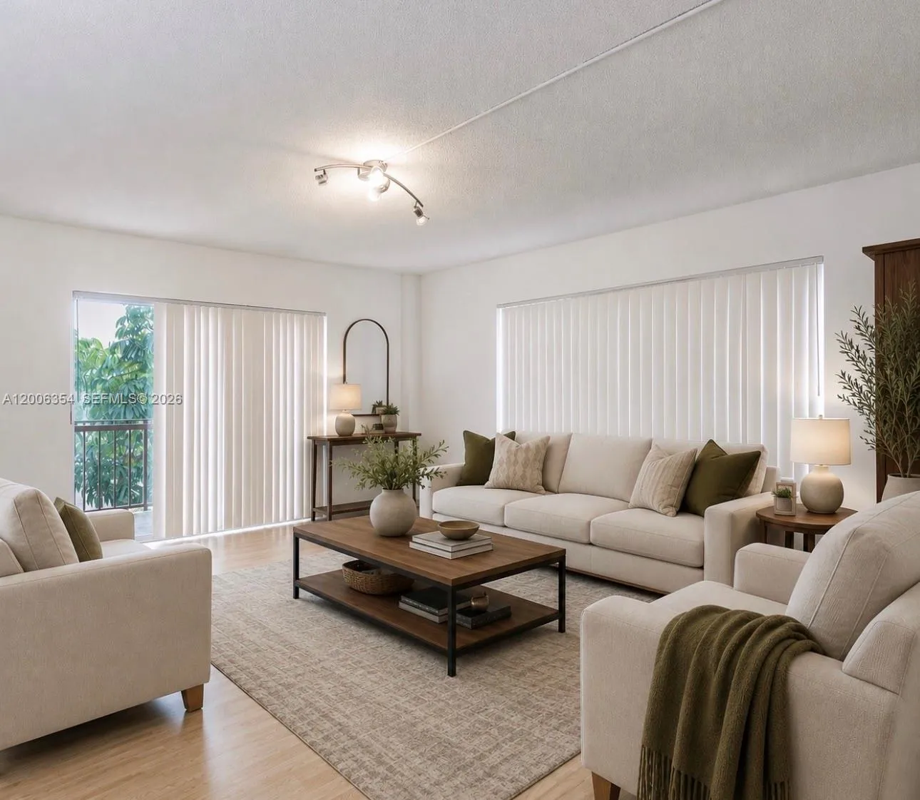 Foto de propiedad en 4174 Inverrary Drive 202, Lauderhill, FL 33319 Lauderhill con MLS# 