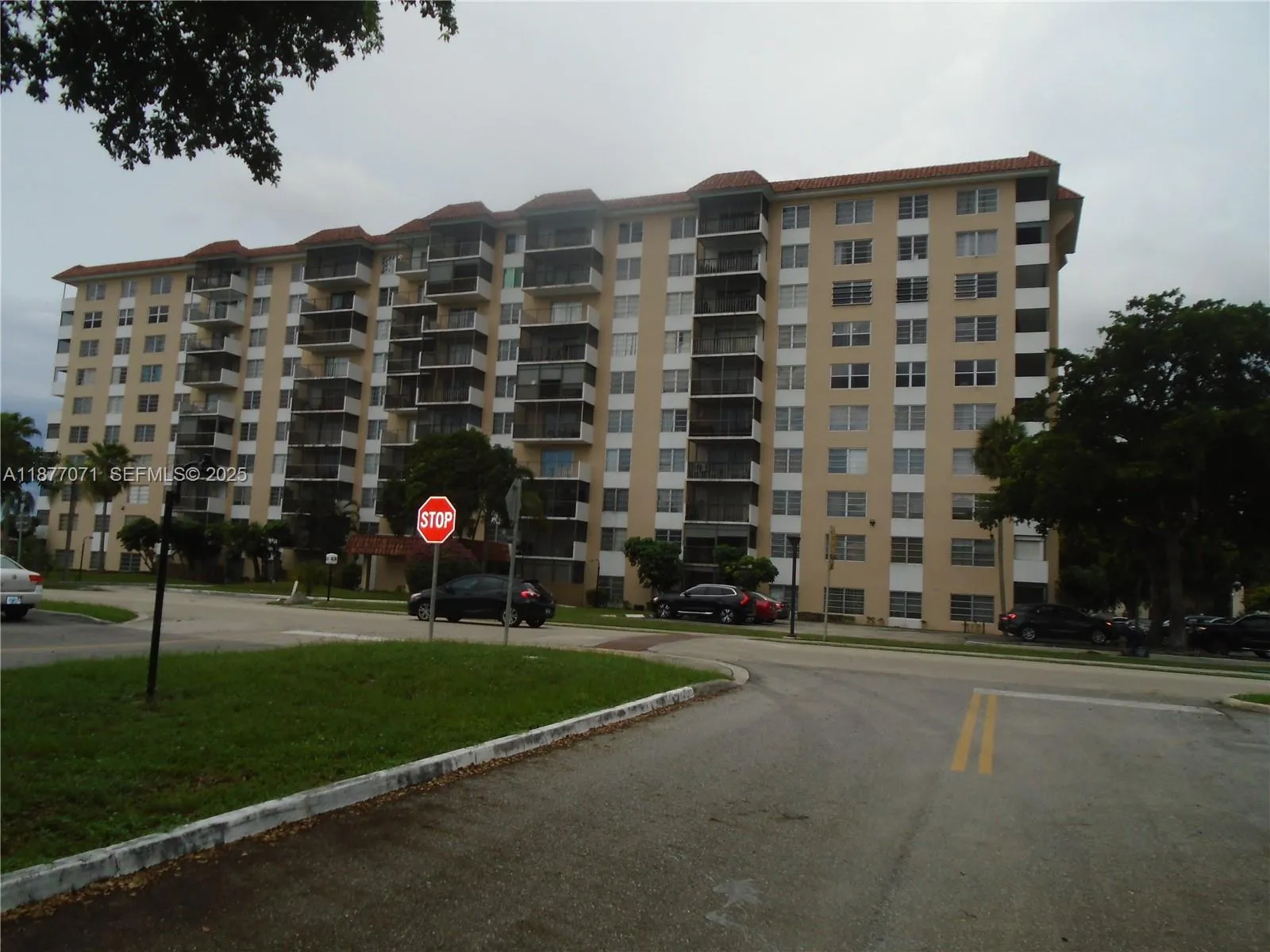 En Venta 4174 Inverrary Drive 303, Lauderhill, FL 33319, Lauderhill, FL 33319