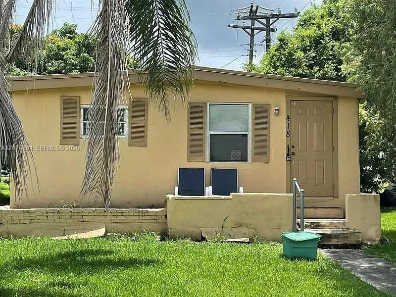 Foto de propiedad en 418 S Cocoanut Road, Pahokee, FL 33476 Pahokee con MLS# 