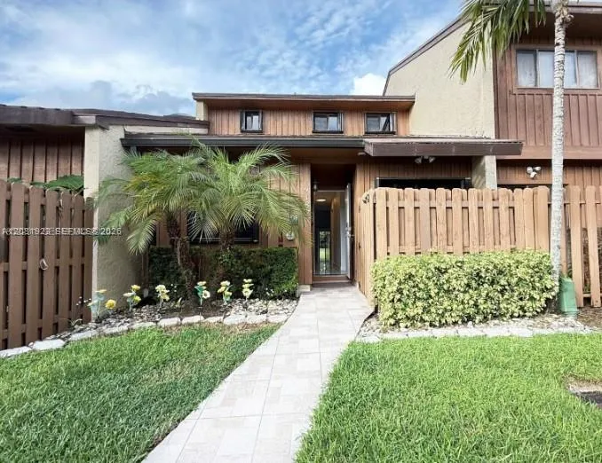 Foto de propiedad en 4182 S Pine Island Road, Davie, FL 33328 Davie con MLS# 