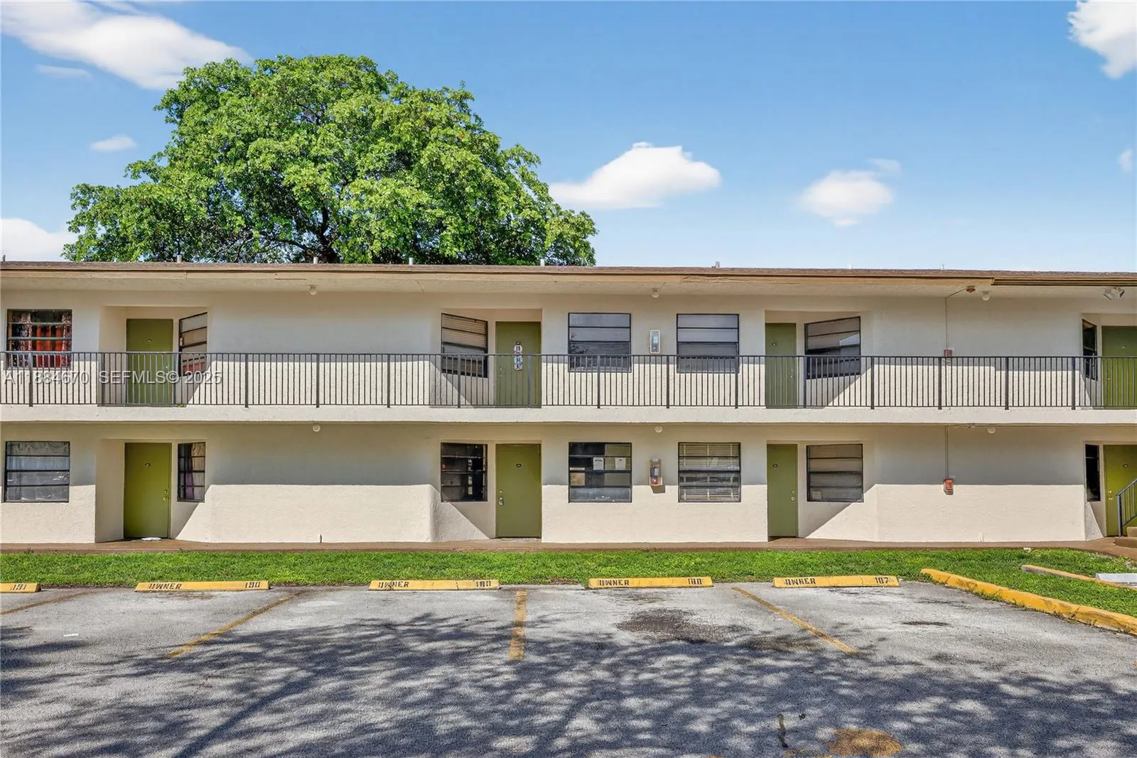 Foto de propiedad en 4198 Lakeside Drive 4198, Tamarac, FL 33319 Tamarac con MLS# 
