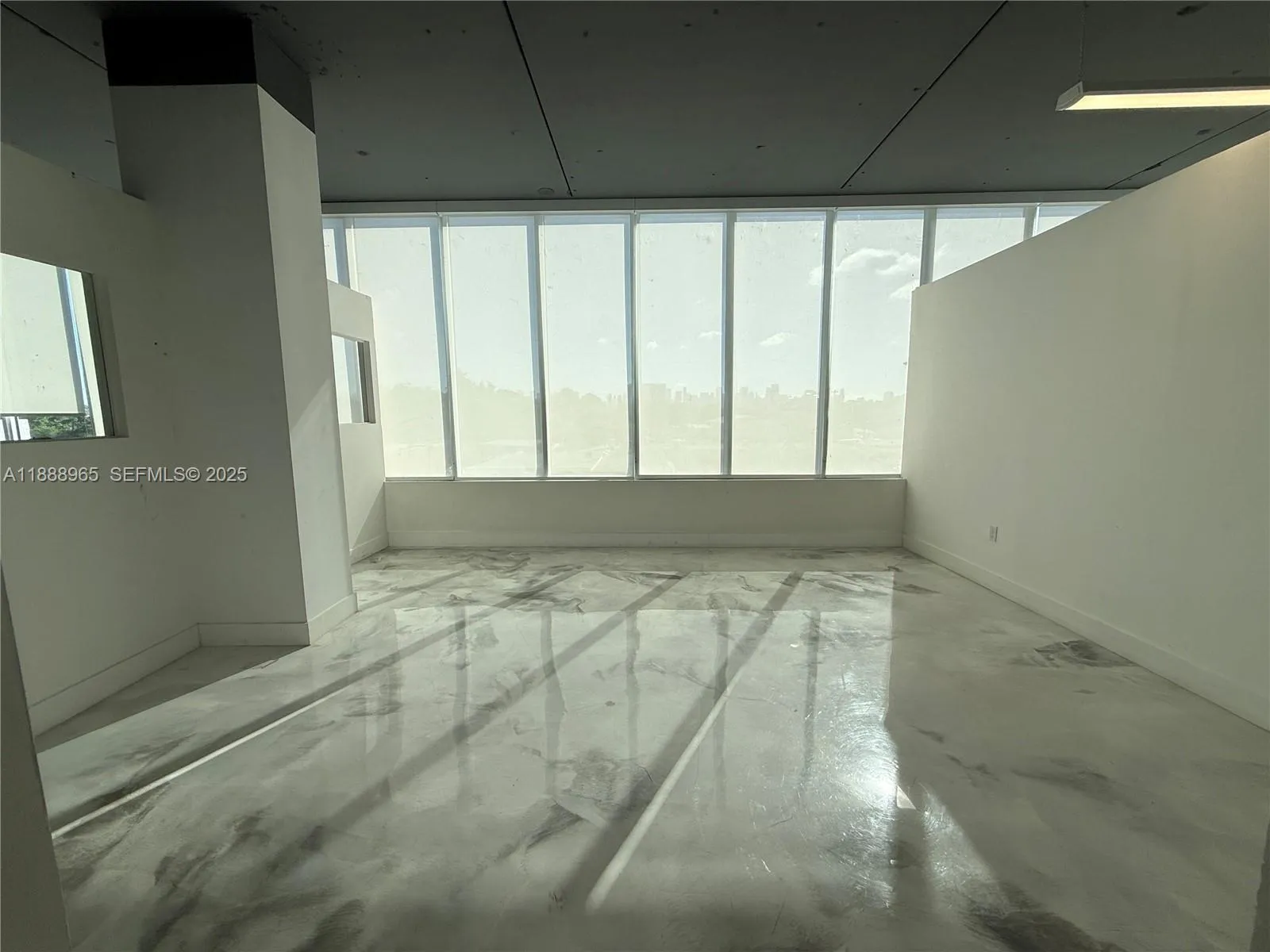 Foto de propiedad en 42 NW 27th Avenue 302, Miami, FL 33125 Miami con MLS# 