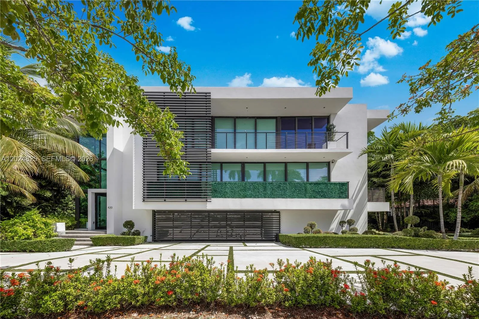 Foto de propiedad en 420 N Hibiscus Drive, Miami Beach, FL 33139 Miami Beach con MLS# 