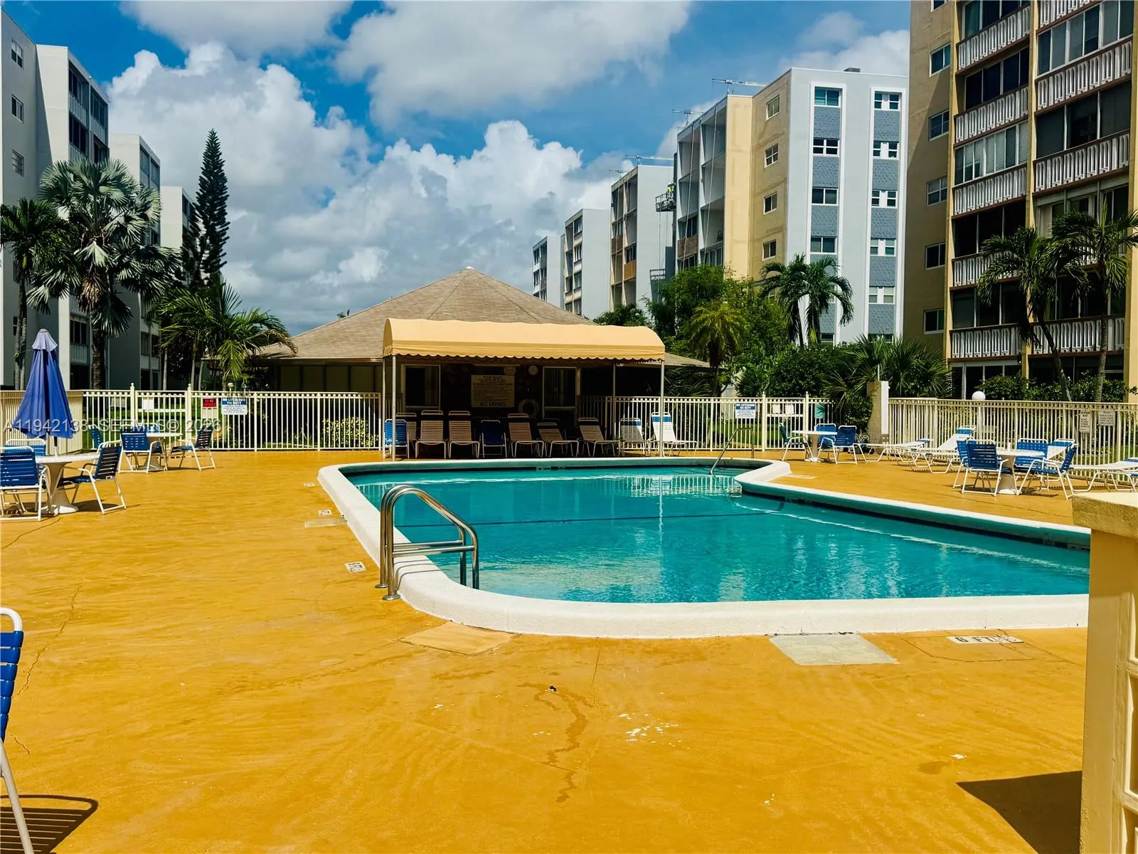 Foto de propiedad en 420 NE 12th Avenue 502, Hallandale Beach, FL 33009 Hallandale Beach con MLS# 