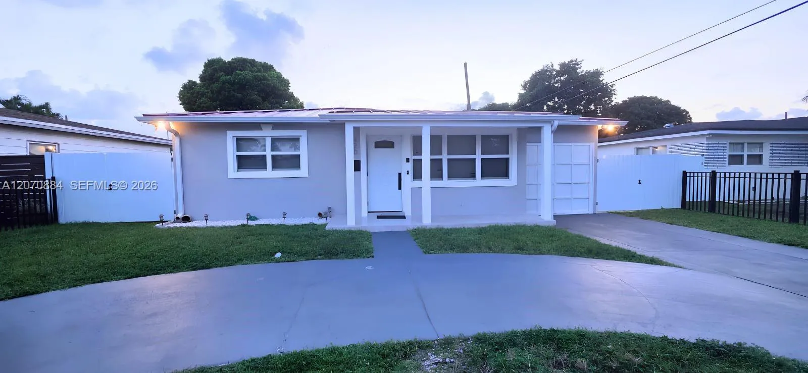 Foto de propiedad en 420 S 28th Avenue, Hollywood, FL 33020 Hollywood con MLS# 