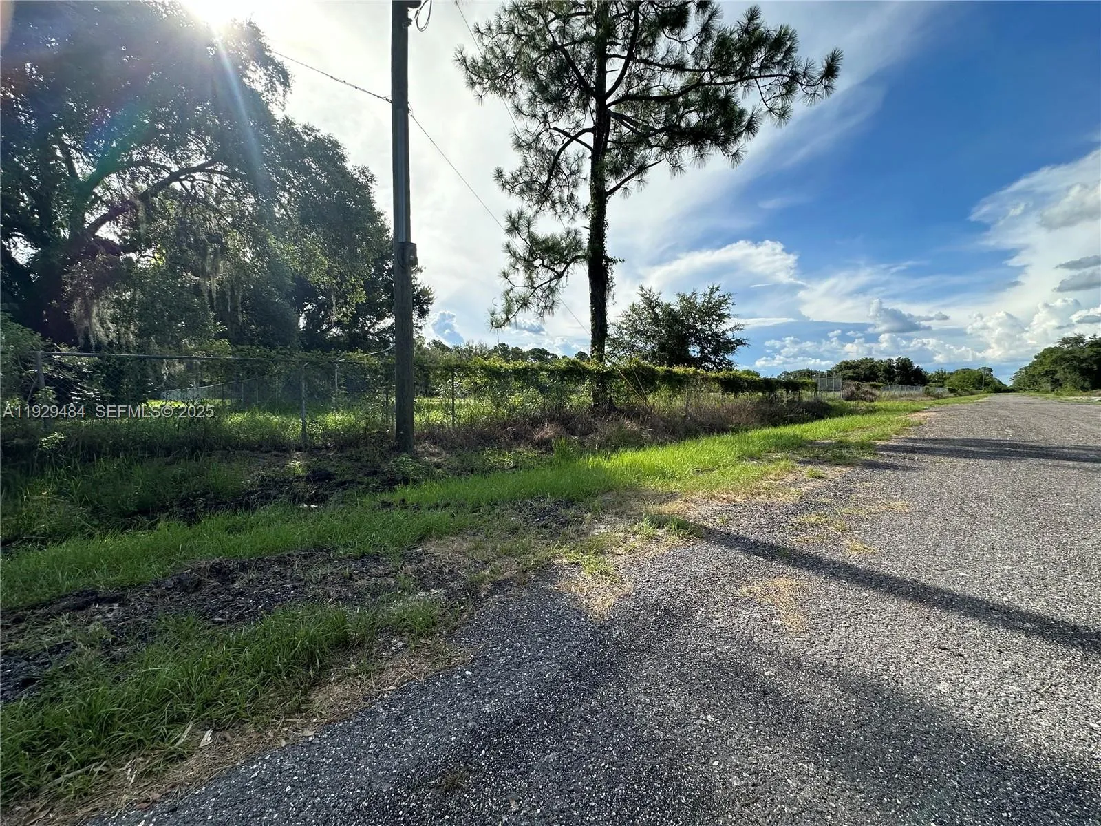 Foto de propiedad en 420 S. Coral Street, Clewiston, FL 33440 Clewiston con MLS# 