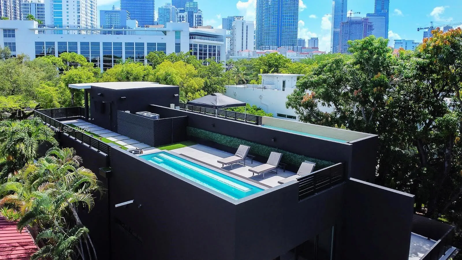 Foto de propiedad en 420 SW 15th Road, Miami, FL 33129 Miami con MLS# 