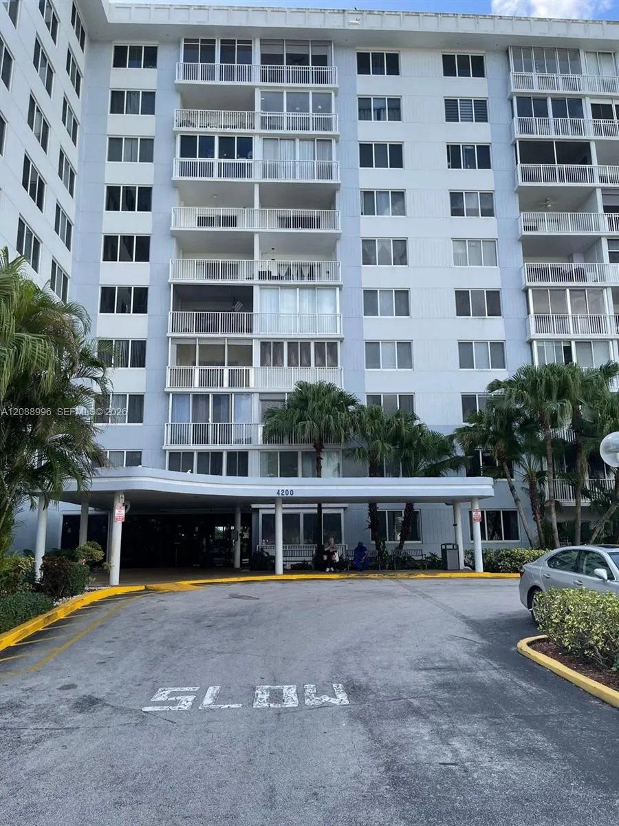 En Venta 4200 Hillcrest Drive 401, Hollywood, FL 33021, Hollywood, FL 33021