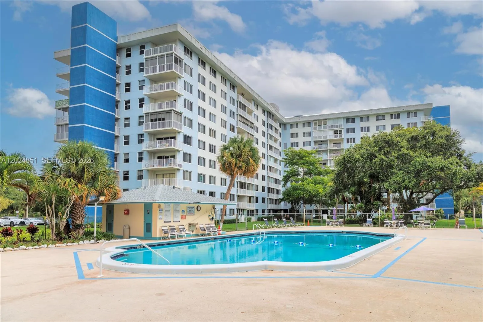 Foto de propiedad en 4200 Hillcrest Drive 504, Hollywood, FL 33021 Hollywood con MLS#