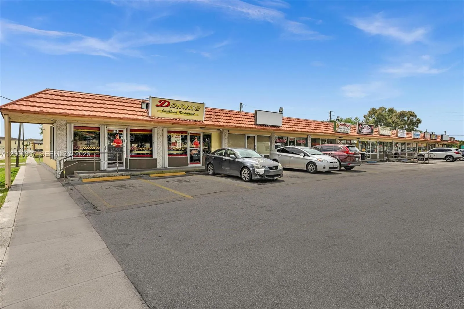 Foto de propiedad en 4200 NW 12th Street, Lauderhill, FL 33313 Lauderhill con MLS# 