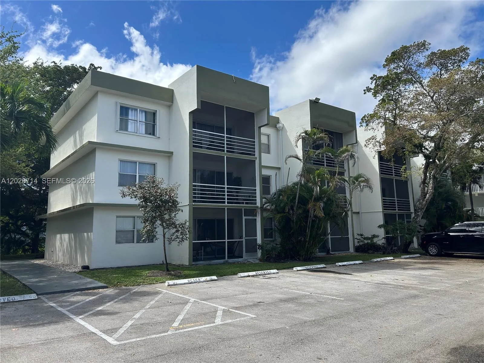 Foto de propiedad en 4205 N University Drive 112, Sunrise, FL 33351 Sunrise con MLS# 