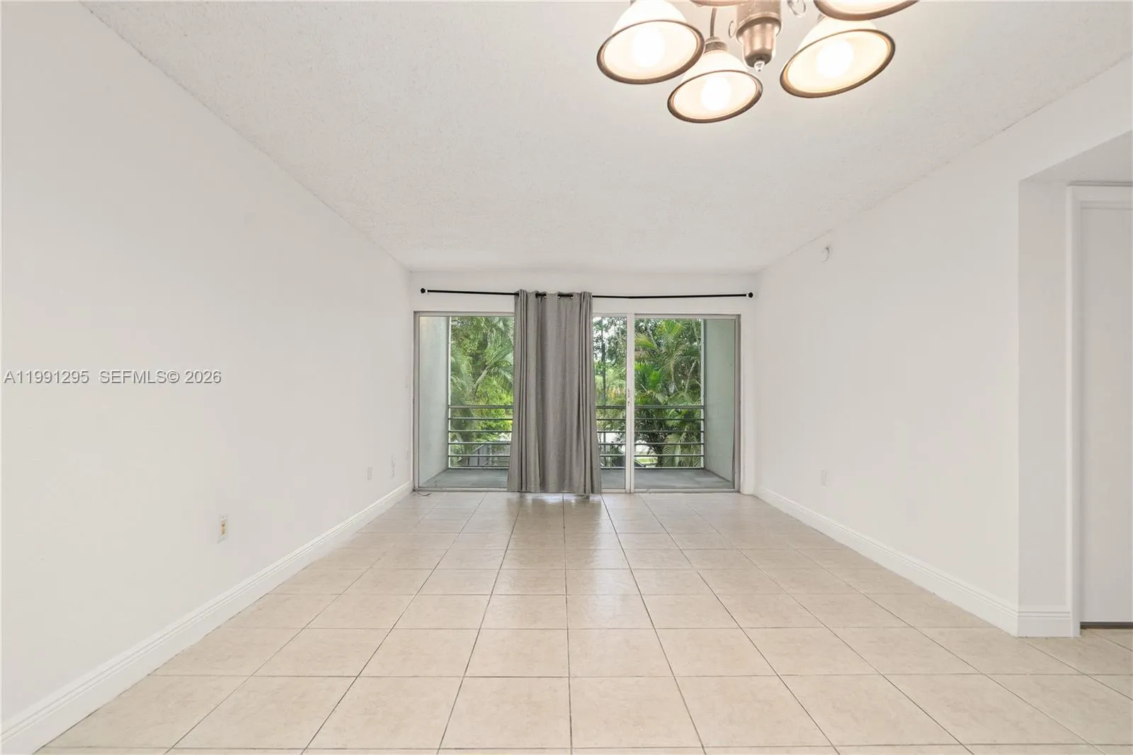 Foto de propiedad en 4205 N University Drive 205, Sunrise, FL 33351 Sunrise con MLS# 