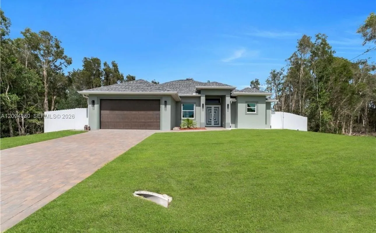 En Venta 4205 Nora Avenue, Lehigh Acres, FL 33976, Lehigh Acres, FL 33976