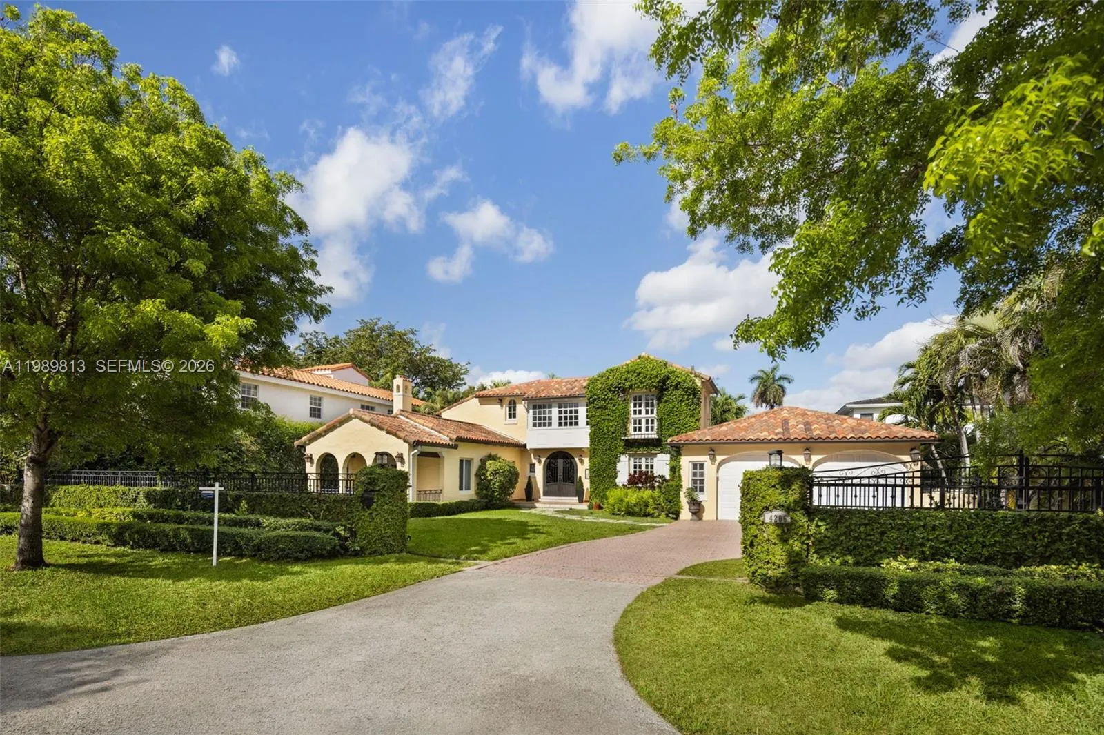 Foto de propiedad en 4206 Alhambra Circle, Coral Gables, FL 33146 Coral Gables con MLS# 