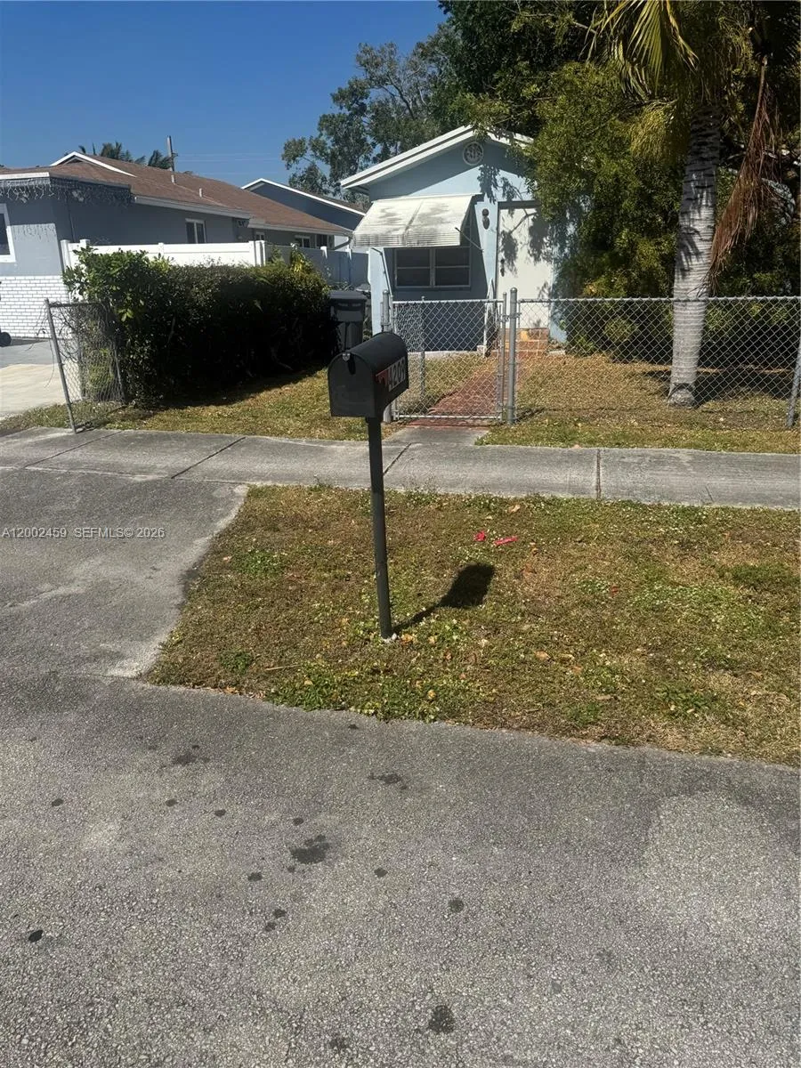 Foto de propiedad en 4209 SW 20th Street, West Park, FL 33023 West Park con MLS# 