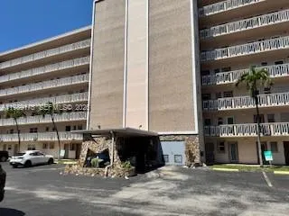 Foto de propiedad en 421 NE 14th Avenue 401, Hallandale Beach, FL 33009 Hallandale Beach con MLS#