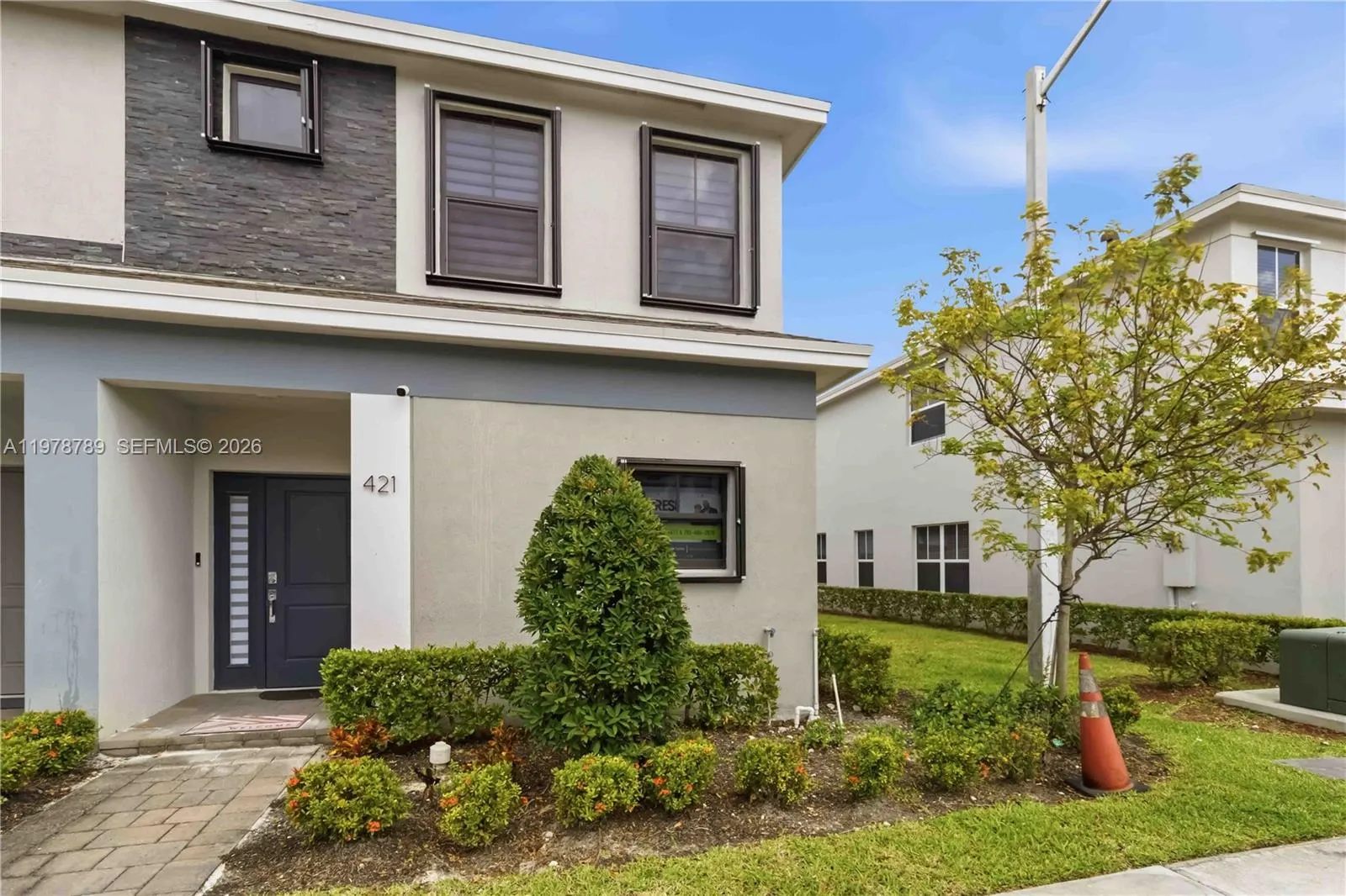 Foto de propiedad en 421 NE 1st Drive, Florida City, FL 33034 Florida City con MLS# 