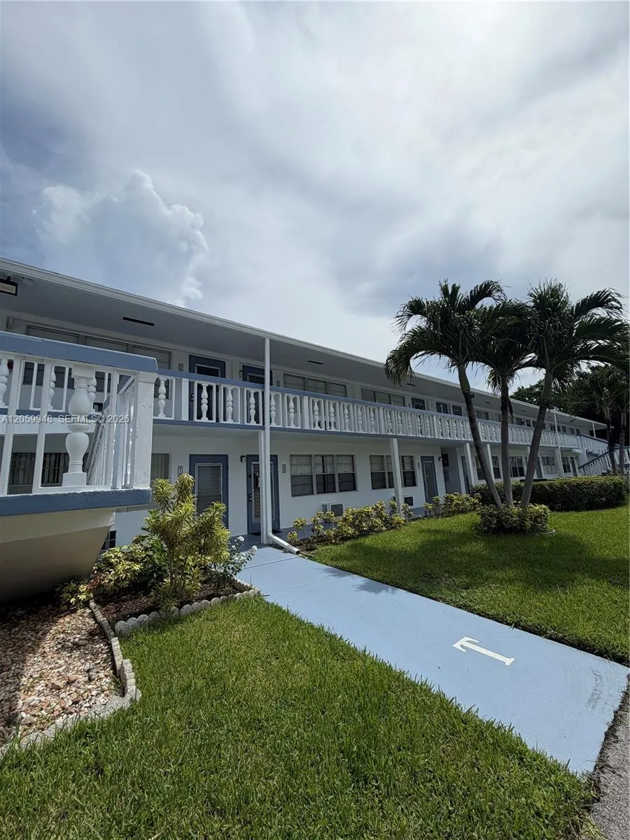 Foto de propiedad en 421 Tilford T 421, Deerfield Beach, FL 33442 Deerfield Beach con MLS# 