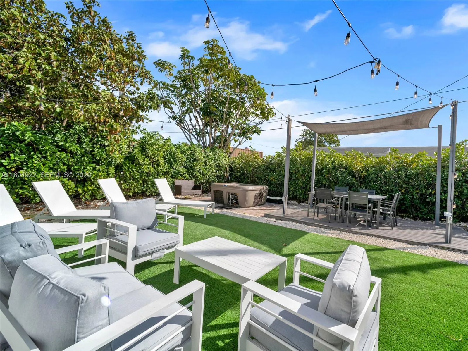 Foto de propiedad en 421 W Pembroke Road 0, Hallandale Beach, FL 33009 Hallandale Beach con MLS# 