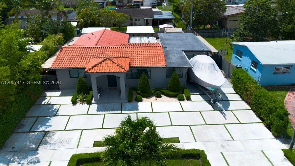Foto de propiedad en 4210 W 6th Avenue, Hialeah, FL 33012 Hialeah con MLS# 