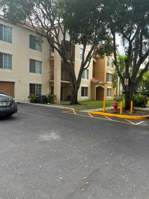 Foto de propiedad en 4211 San Marino 106, West Palm Beach, FL 33409 West Palm Beach con MLS# 