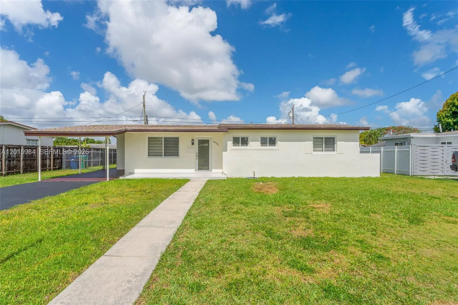 Foto de propiedad en 4211 SW 97th Place, Miami, FL 33165 Miami con MLS# 