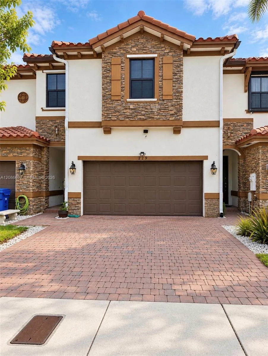 En Renta 4219 SW 165th Court 4219, Miami, FL 33185, Miami, FL 33185