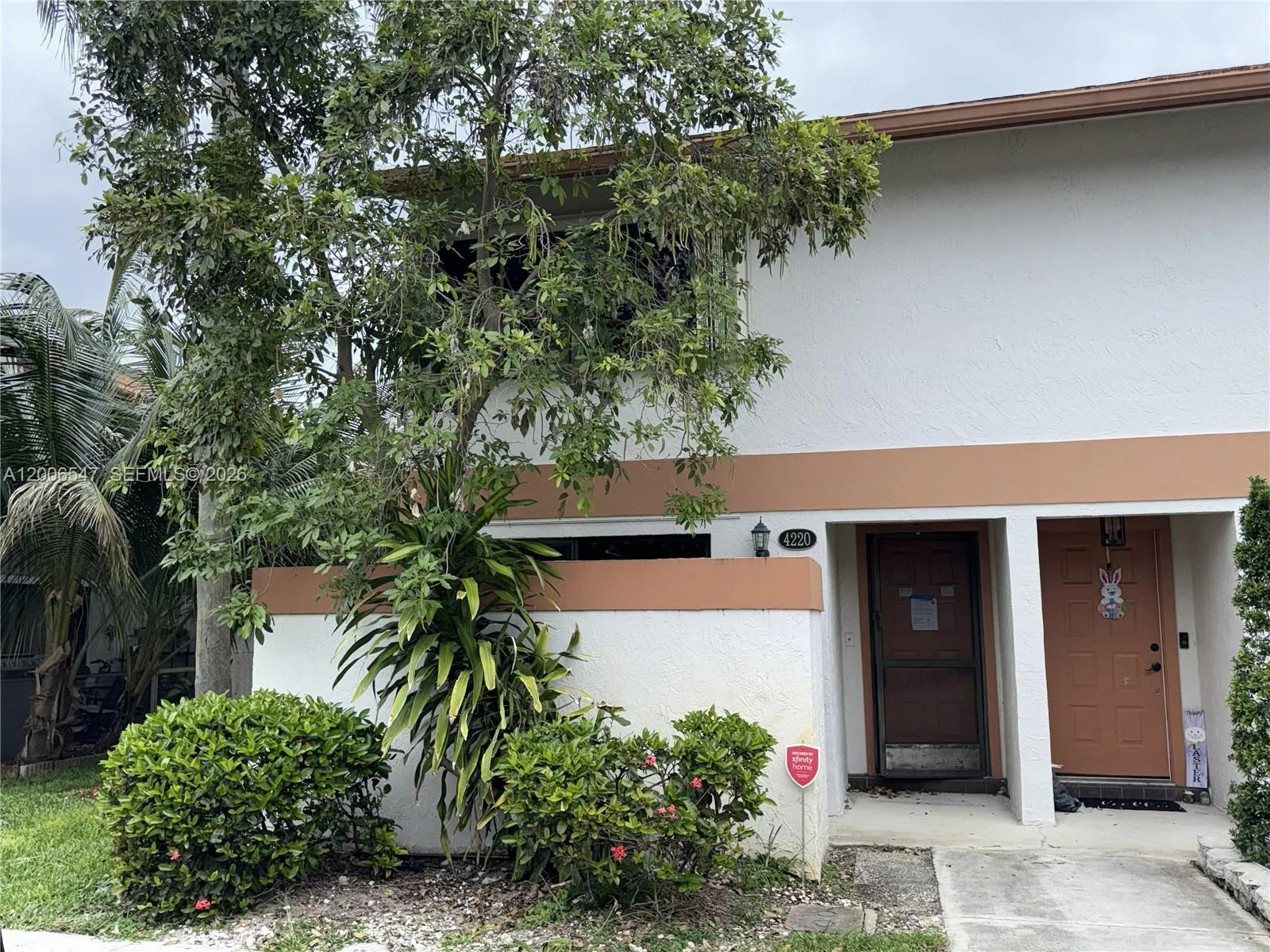 Foto de propiedad en 4220 SW 71st Way, Davie, FL 33314 Davie con MLS# 