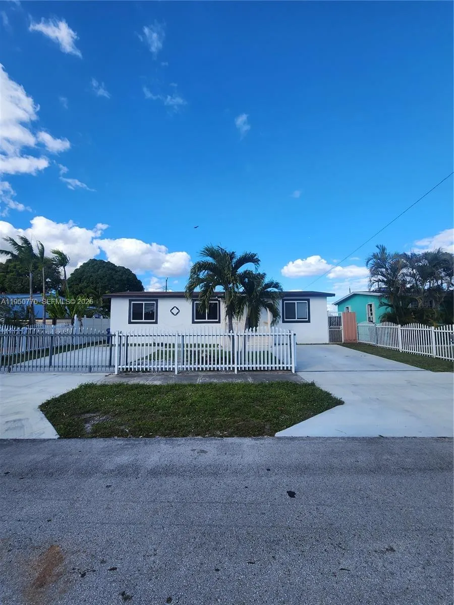 Foto de propiedad en 4221 NW 169th Terrace, Miami Gardens, FL 33055 Miami Gardens con MLS# 