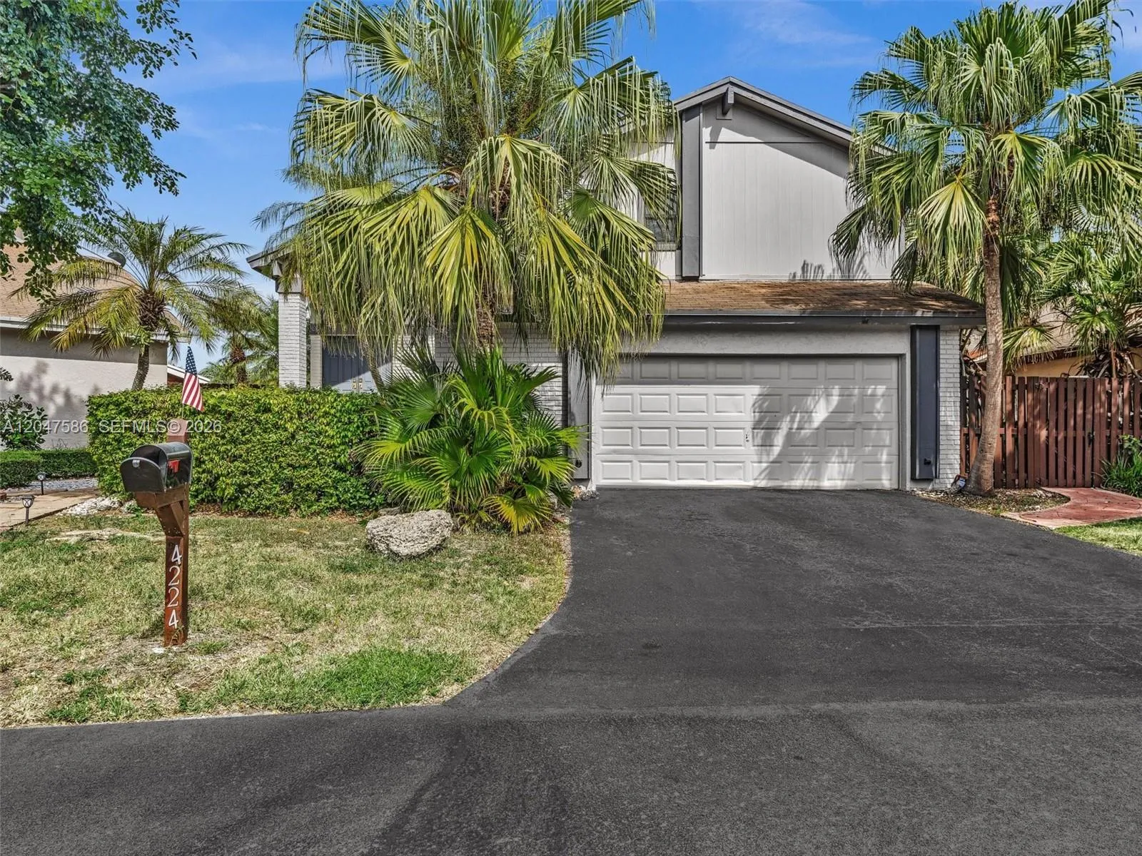 Foto de propiedad en 4224 SW 148th Place, Miami, FL 33185 Miami con MLS# 