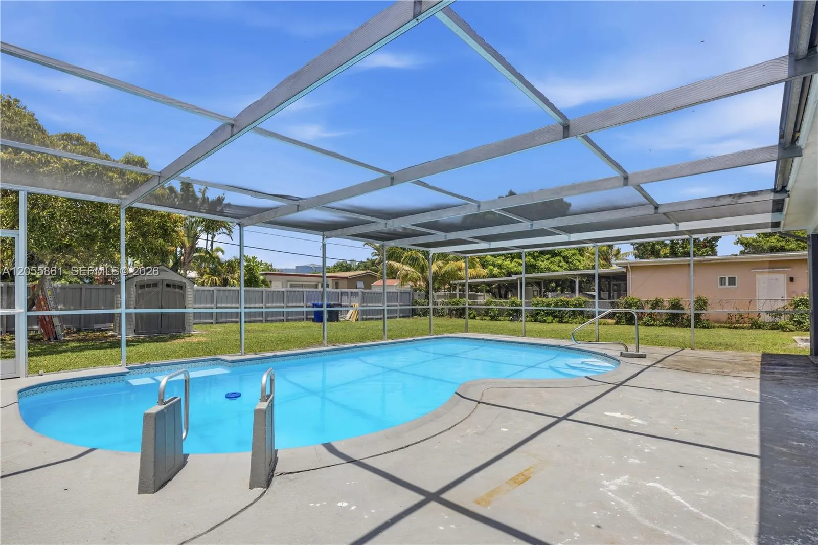 Foto de propiedad en 4225 Monroe Street, Hollywood, FL 33021 Hollywood con MLS# 